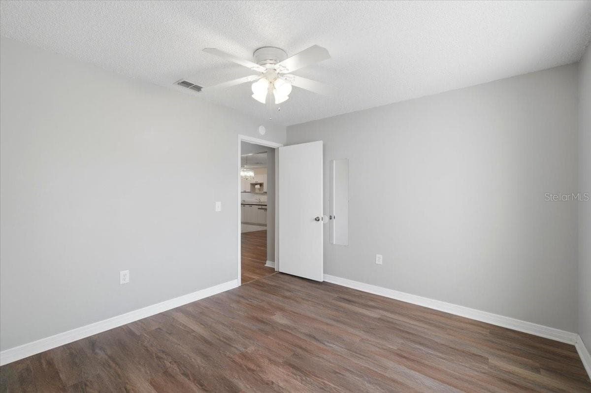 207 WINTER RIDGE BOULEVARD — photo 20 of 43