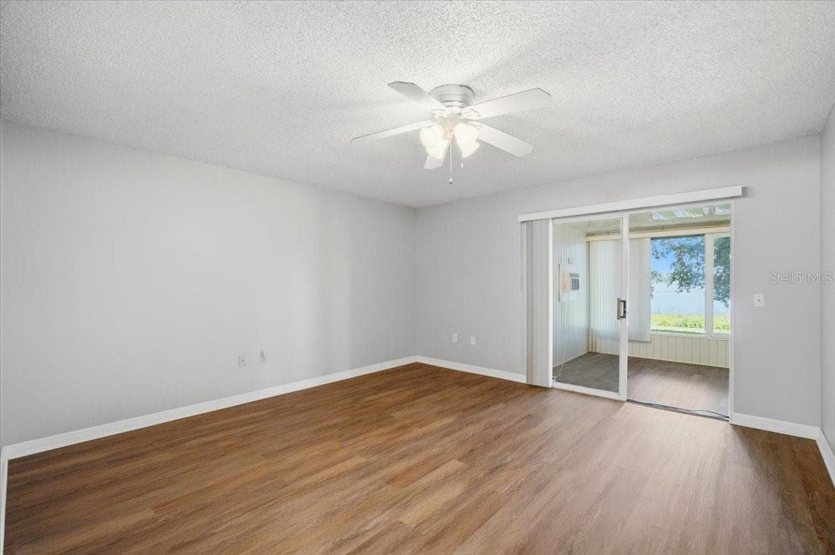 207 WINTER RIDGE BOULEVARD — photo 13 of 43