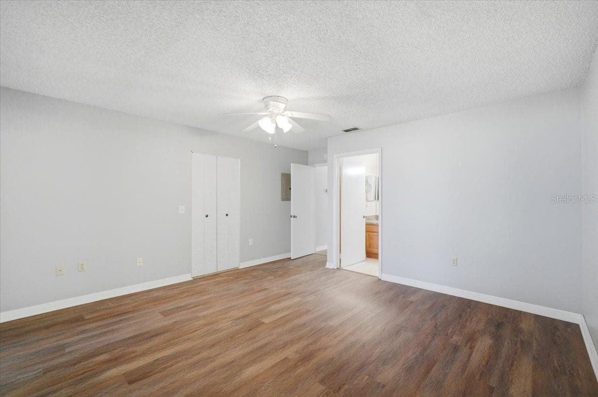 207 WINTER RIDGE BOULEVARD — photo 11 of 43