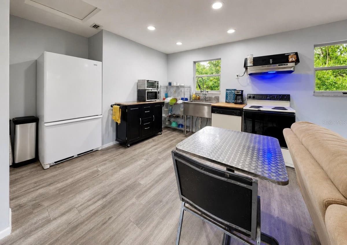 707 GEORGE STREET — photo 43 of 48