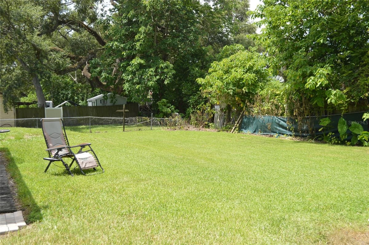 2308 PALM AVENUE — photo 10 of 13