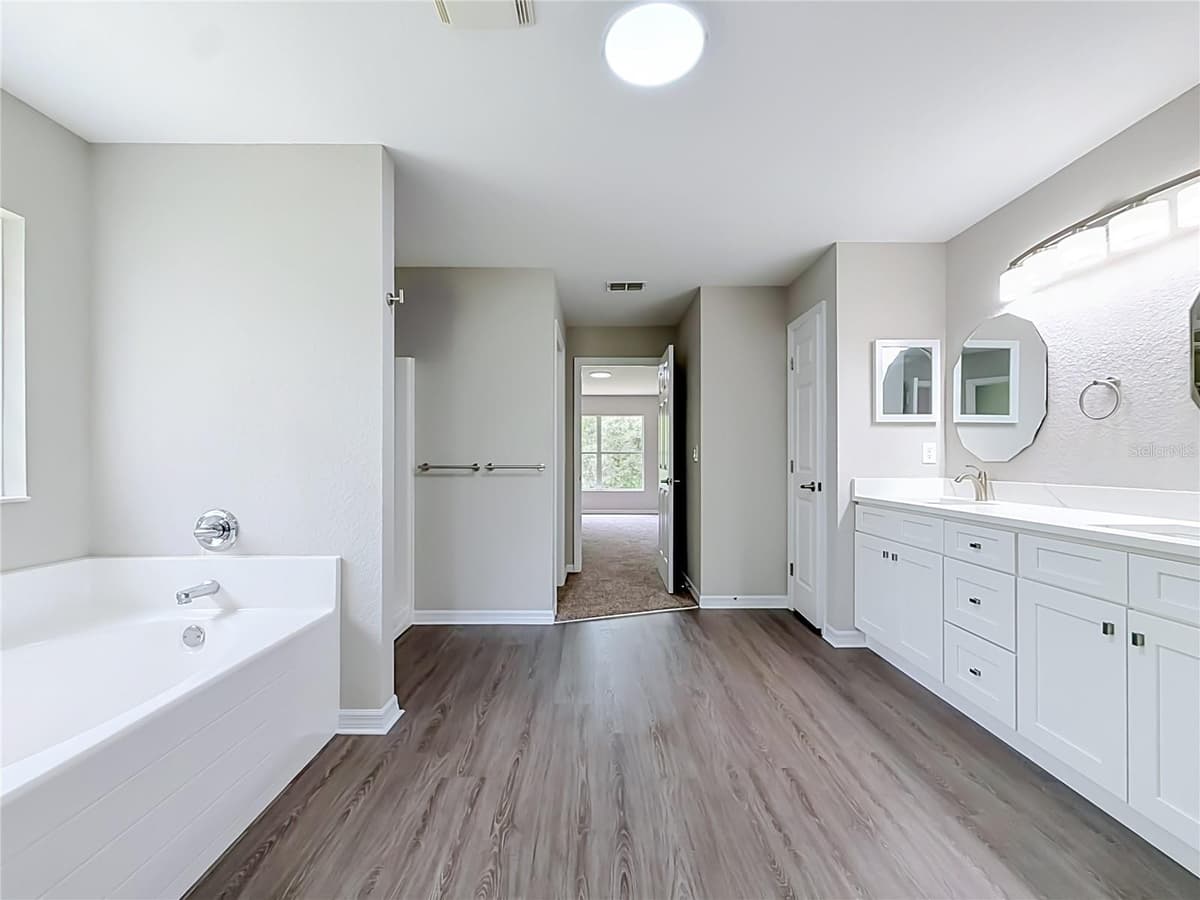 213 LINDER DRIVE — photo 39 of 52