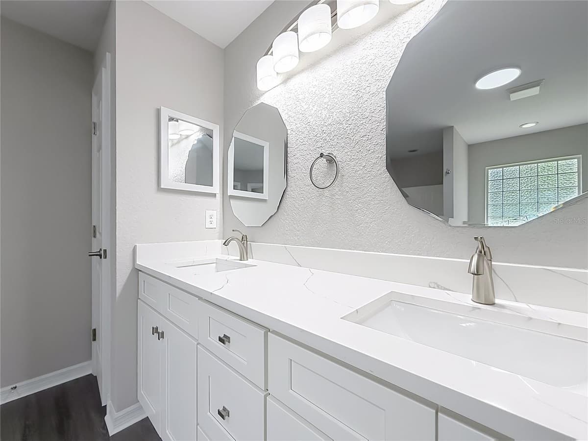 213 LINDER DRIVE — photo 40 of 52