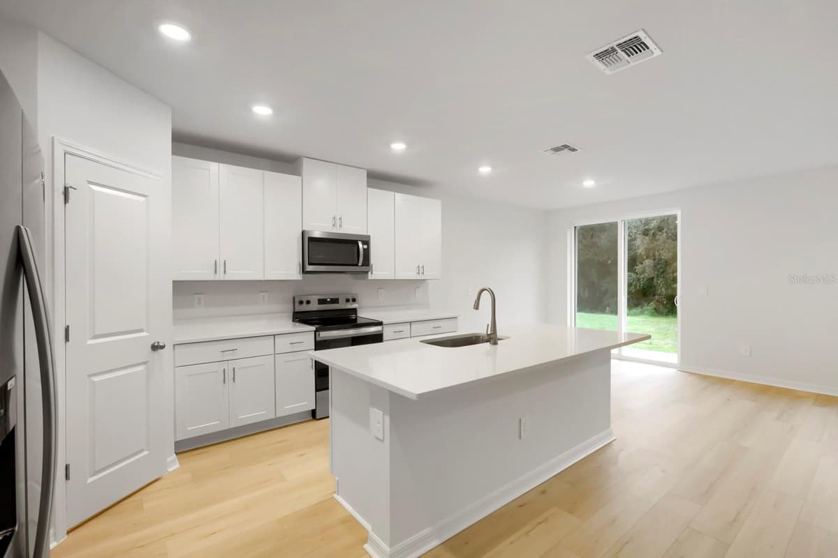 7637 SATTERFIELD TERRACE — photo 10 of 31