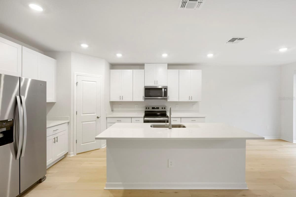 7637 SATTERFIELD TERRACE — photo 9 of 31