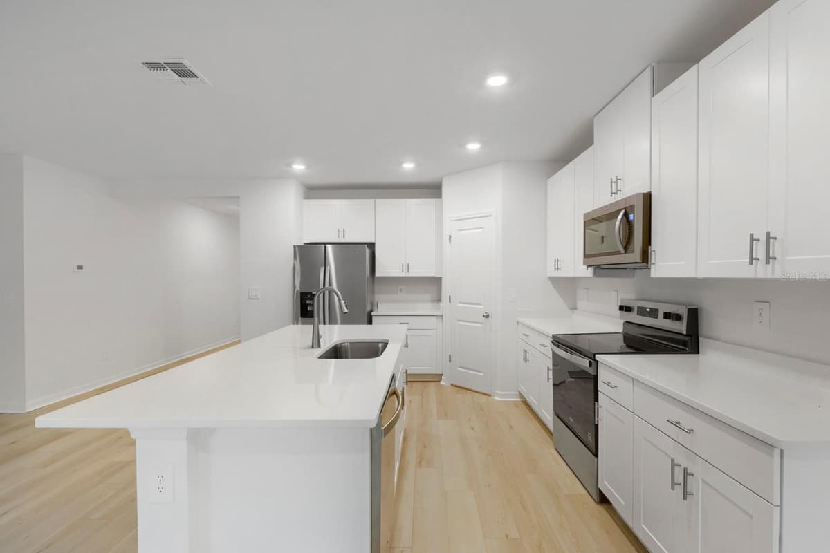 7637 SATTERFIELD TERRACE — photo 12 of 31