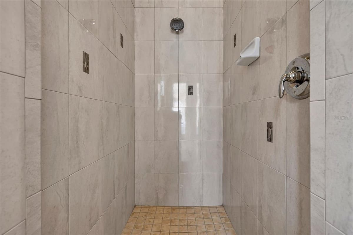 12470 HUNTINGTON WOODS AVENUE — photo 39 of 61