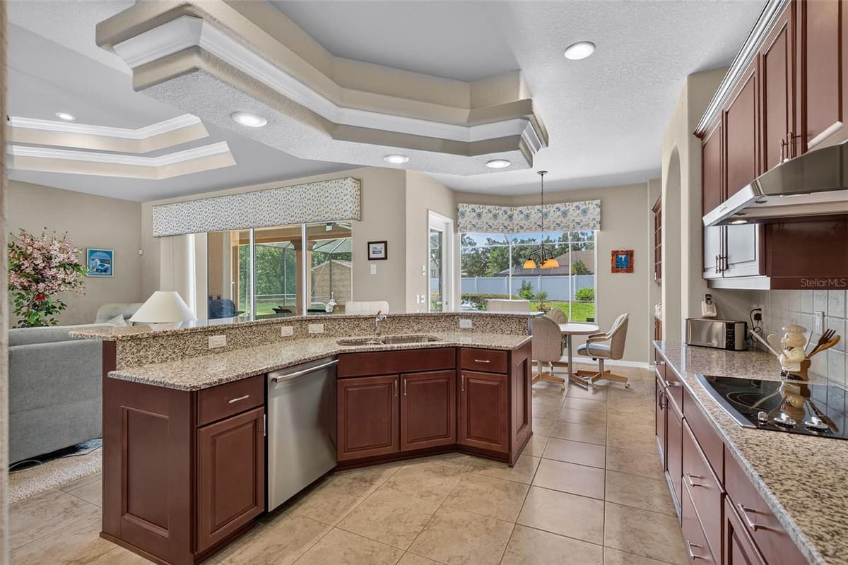 12470 HUNTINGTON WOODS AVENUE — photo 17 of 61