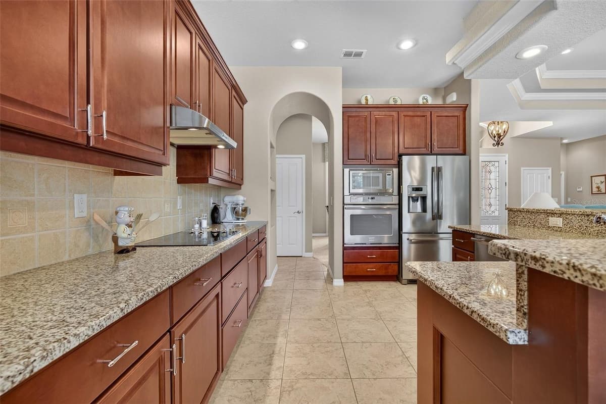 12470 HUNTINGTON WOODS AVENUE — photo 6 of 61