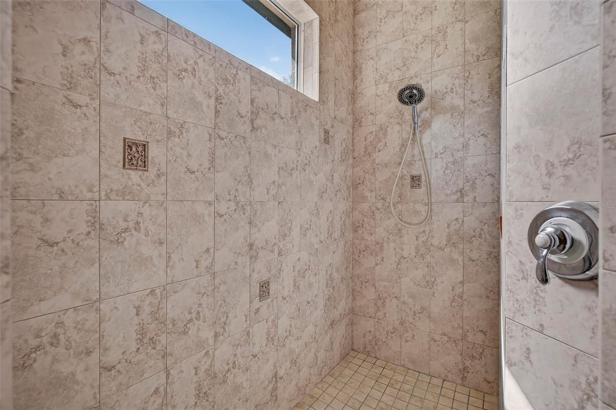 12470 HUNTINGTON WOODS AVENUE — photo 32 of 61