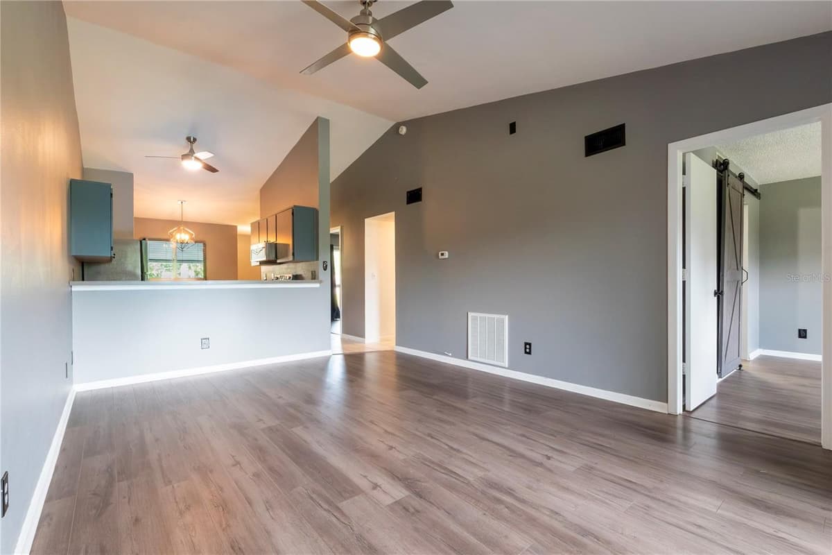 11201 122ND AVENUE — photo 16 of 40