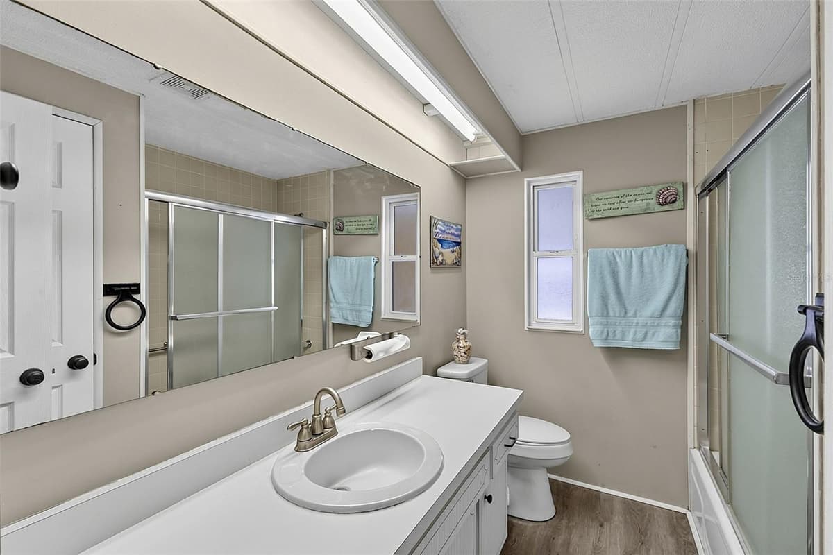 248 LA ROSAS — photo 18 of 58
