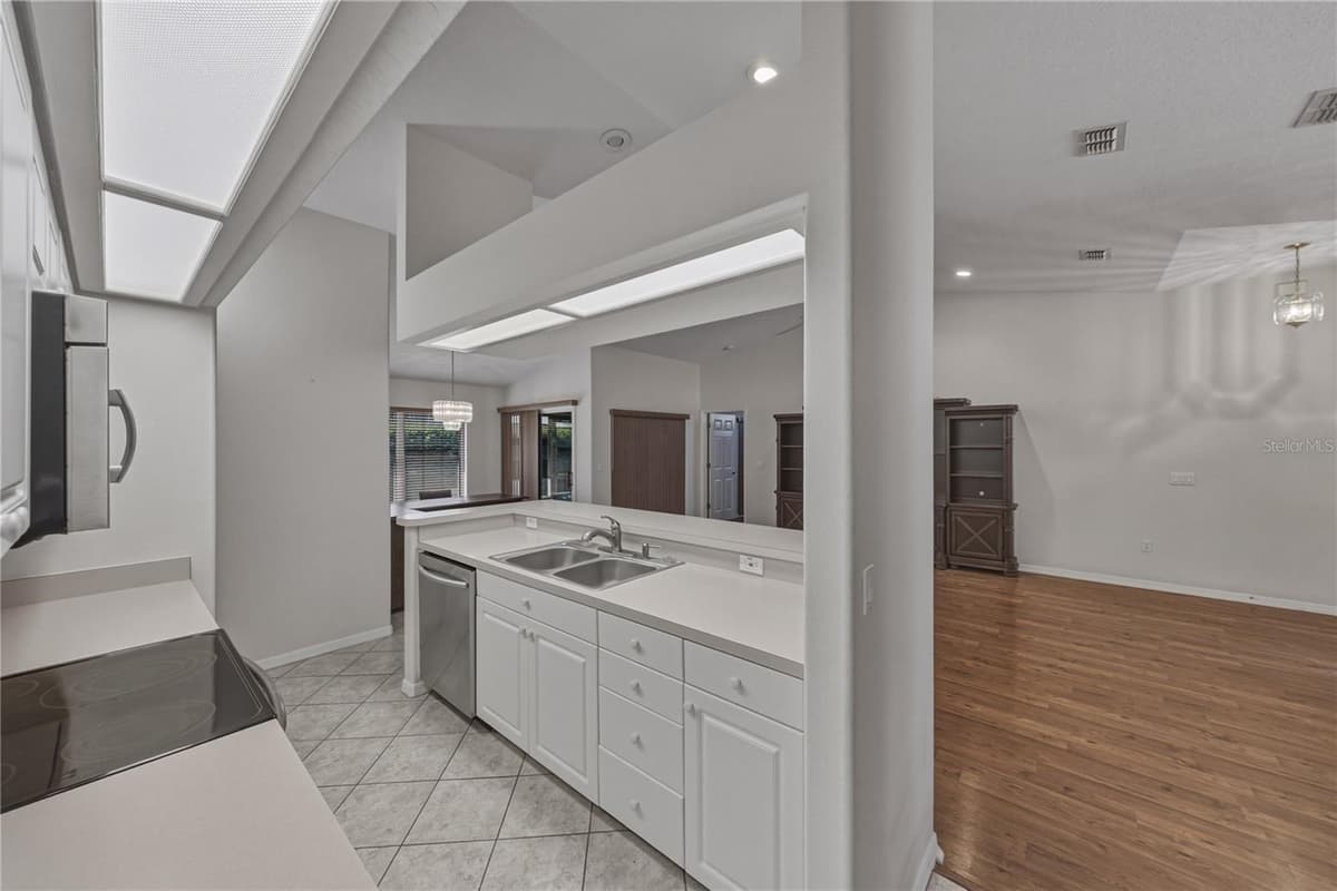 6232 HUNTINGTON DRIVE — photo 18 of 60