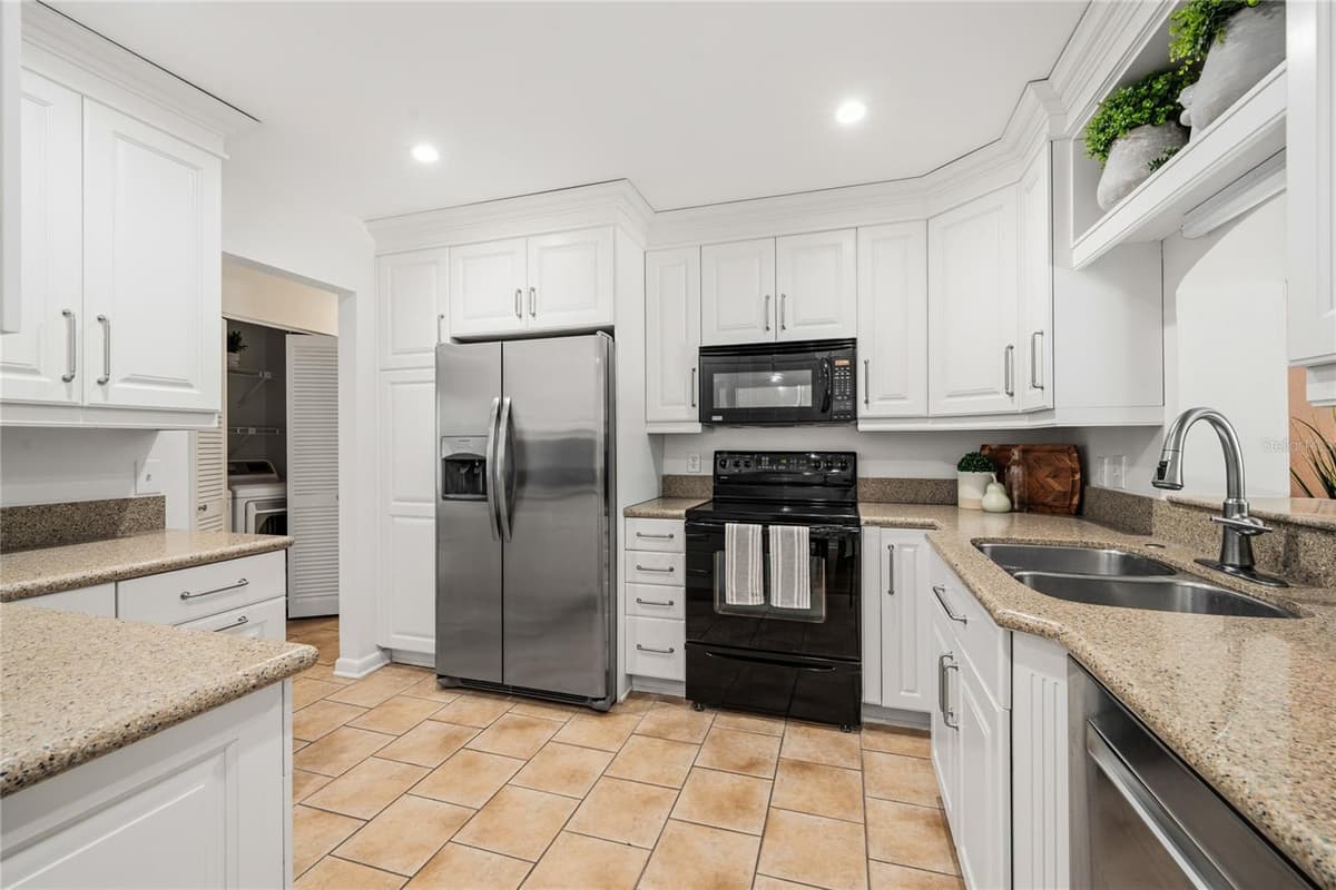 2504 FORFARSHIRE DRIVE — photo 7 of 45