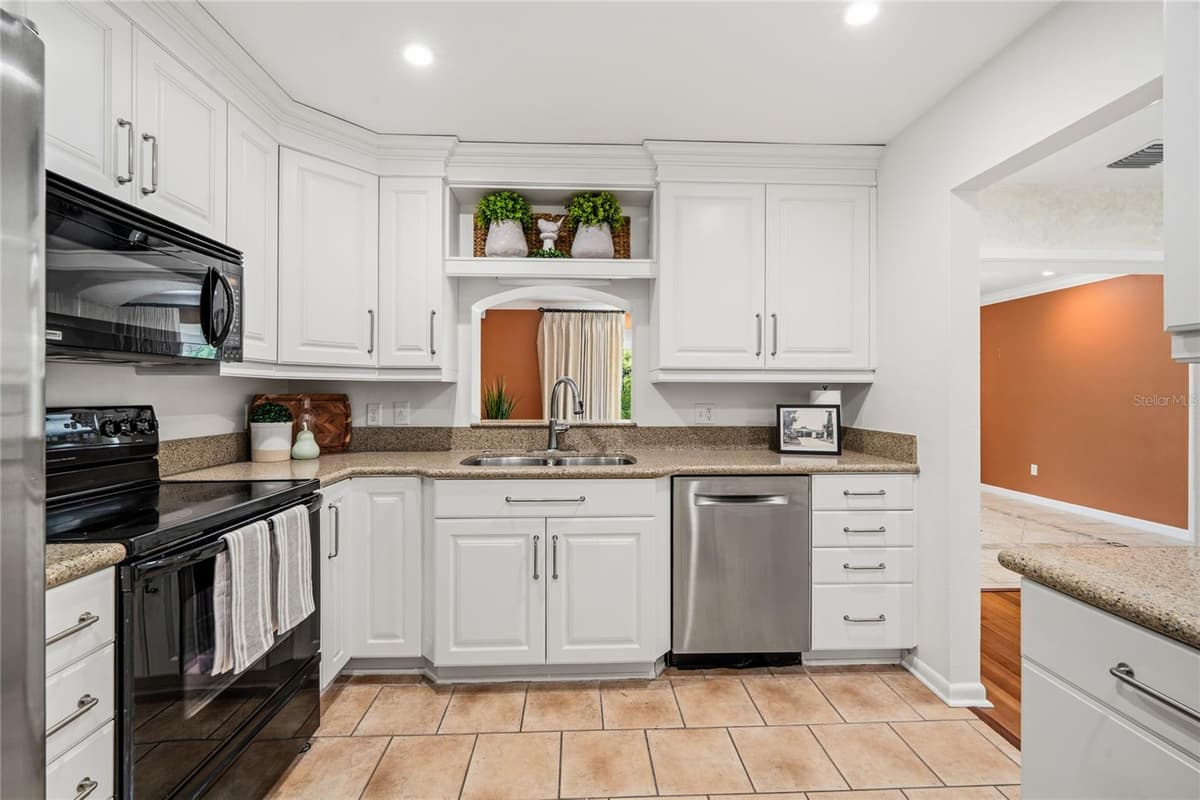 2504 FORFARSHIRE DRIVE — photo 6 of 45