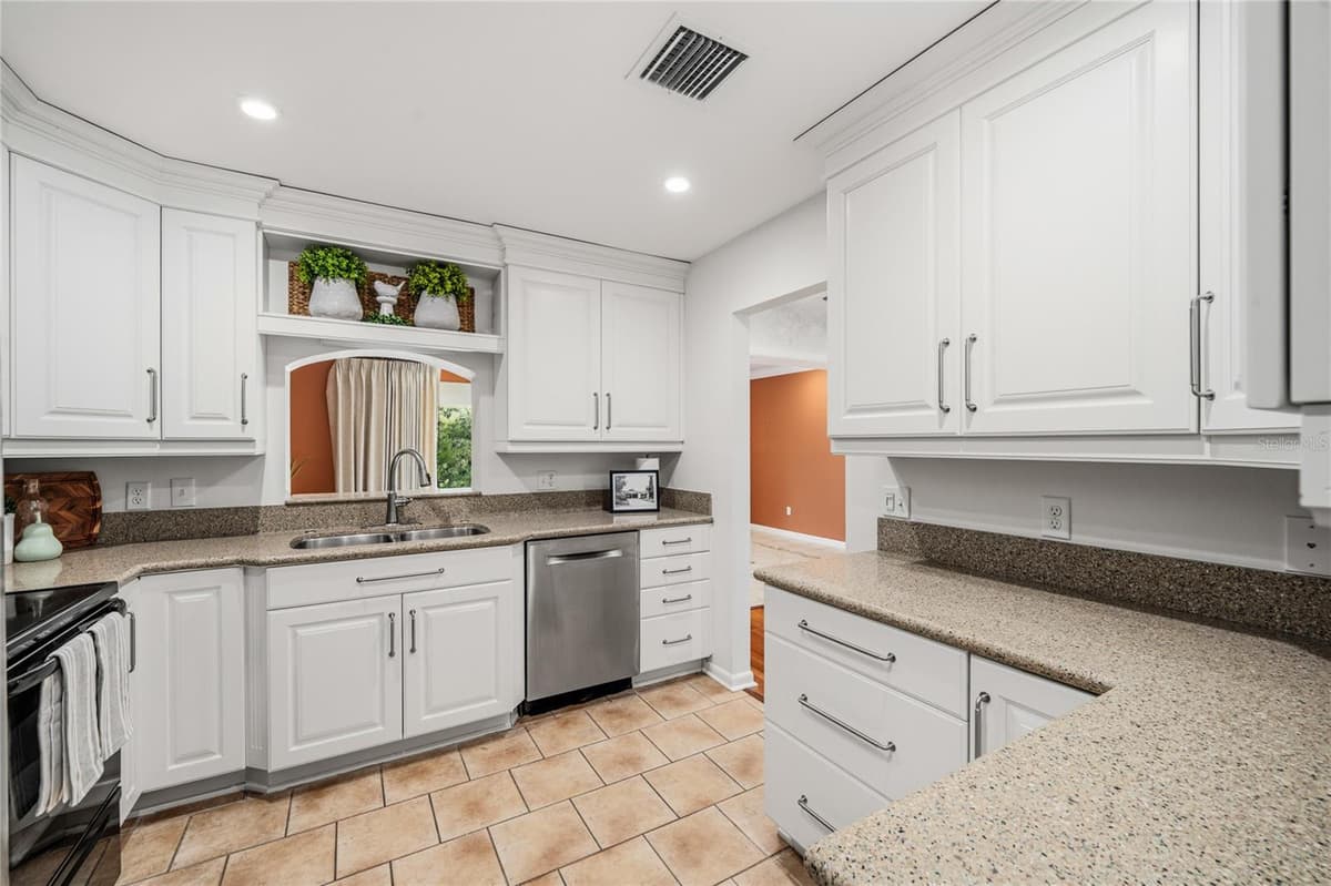 2504 FORFARSHIRE DRIVE — photo 9 of 45