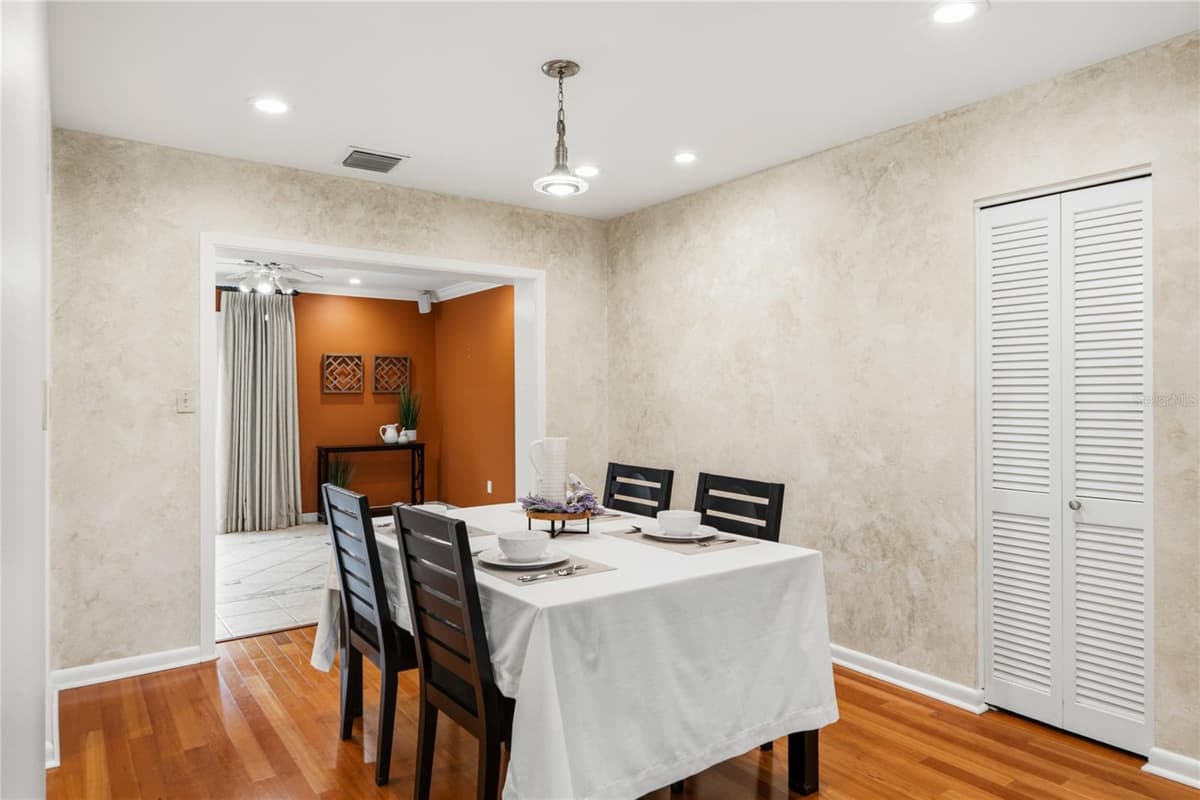 2504 FORFARSHIRE DRIVE — photo 11 of 45