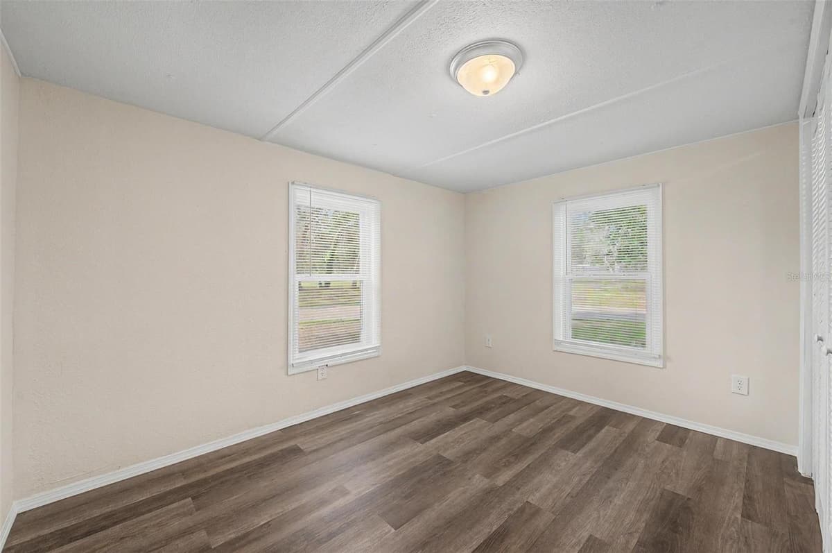 7338 FIRST LOOP AVENUE — photo 6 of 37