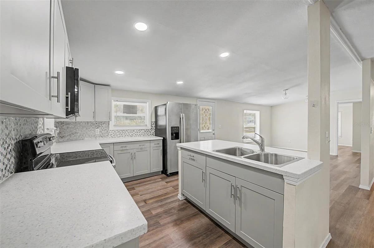 7338 FIRST LOOP AVENUE — photo 20 of 37