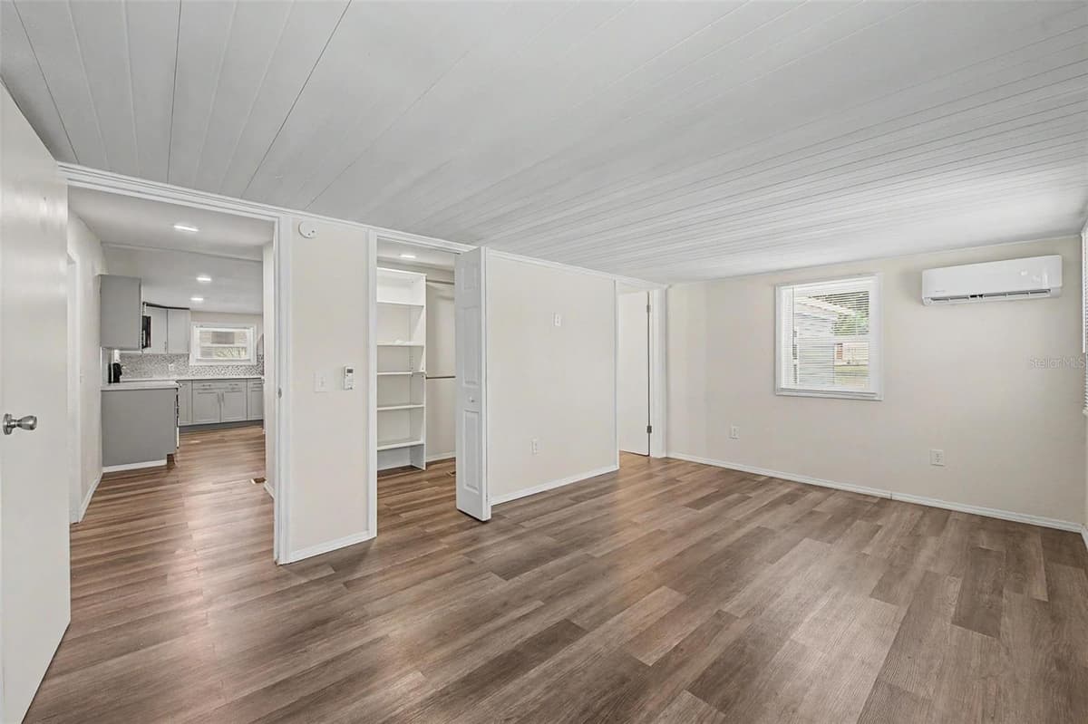7338 FIRST LOOP AVENUE — photo 15 of 37