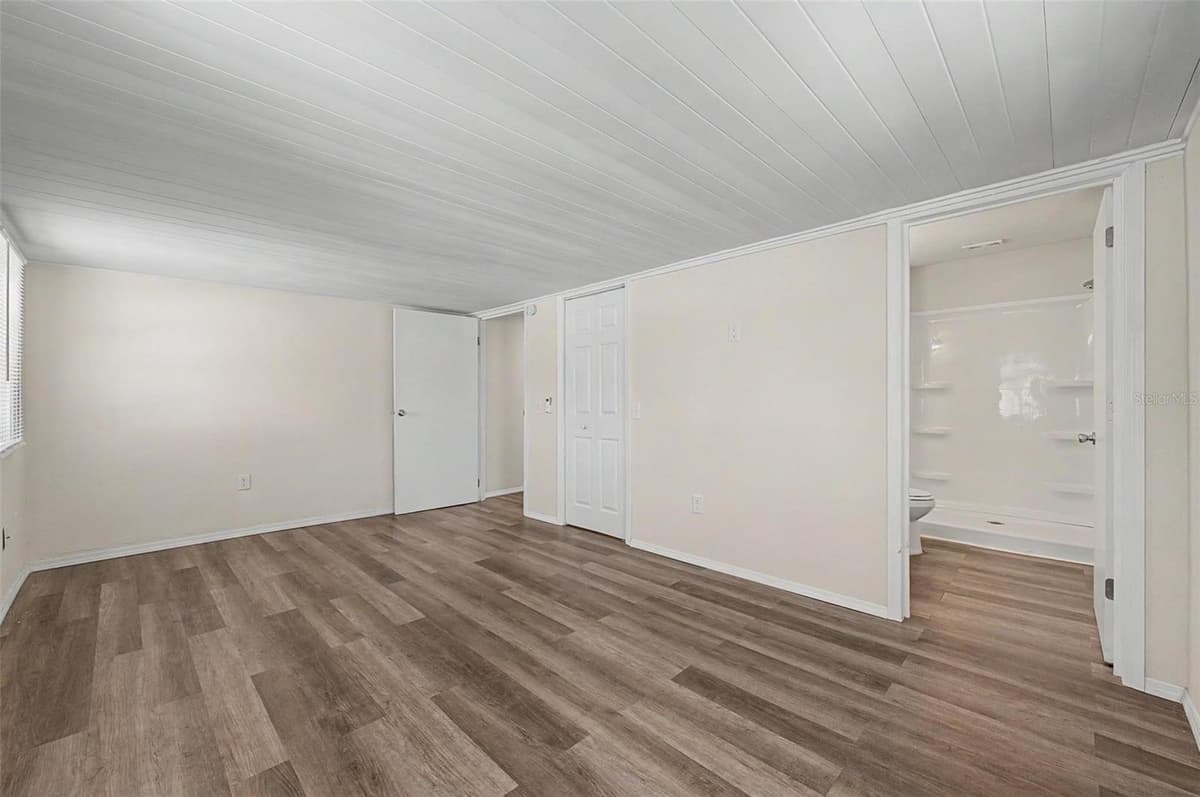 7338 FIRST LOOP AVENUE — photo 16 of 37
