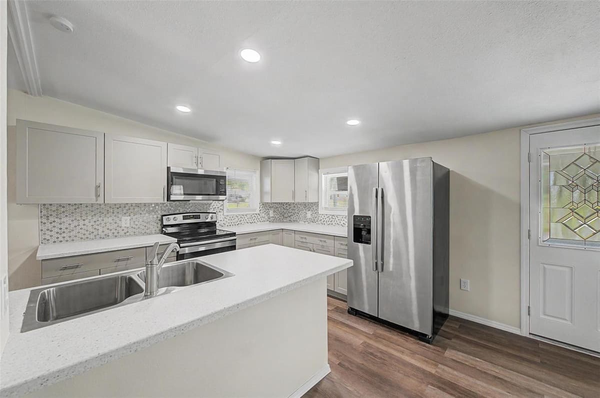 7338 FIRST LOOP AVENUE — photo 27 of 37