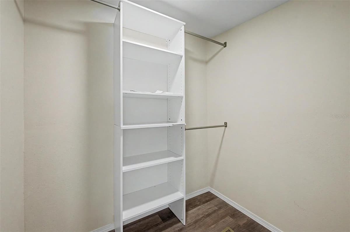 7338 FIRST LOOP AVENUE — photo 17 of 37