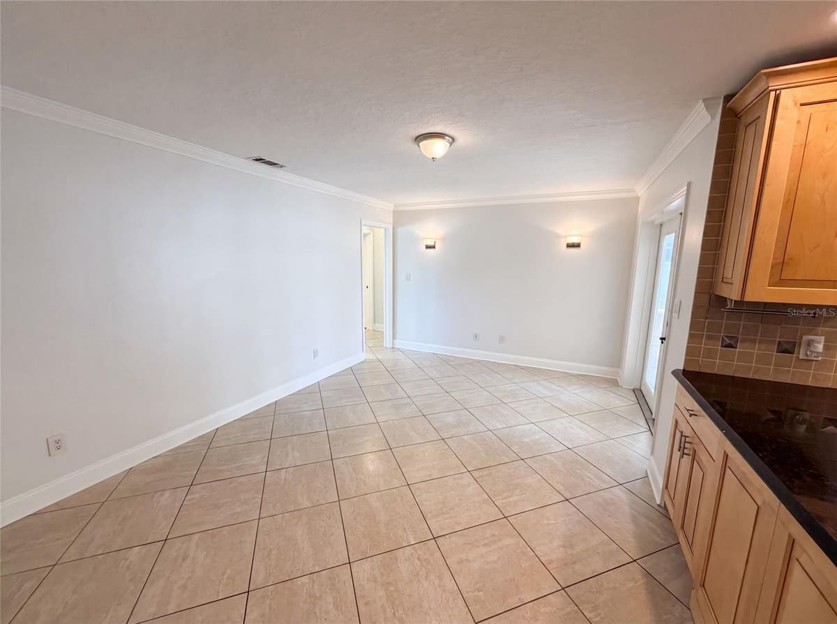 2223 CONIFER AVENUE — photo 6 of 26