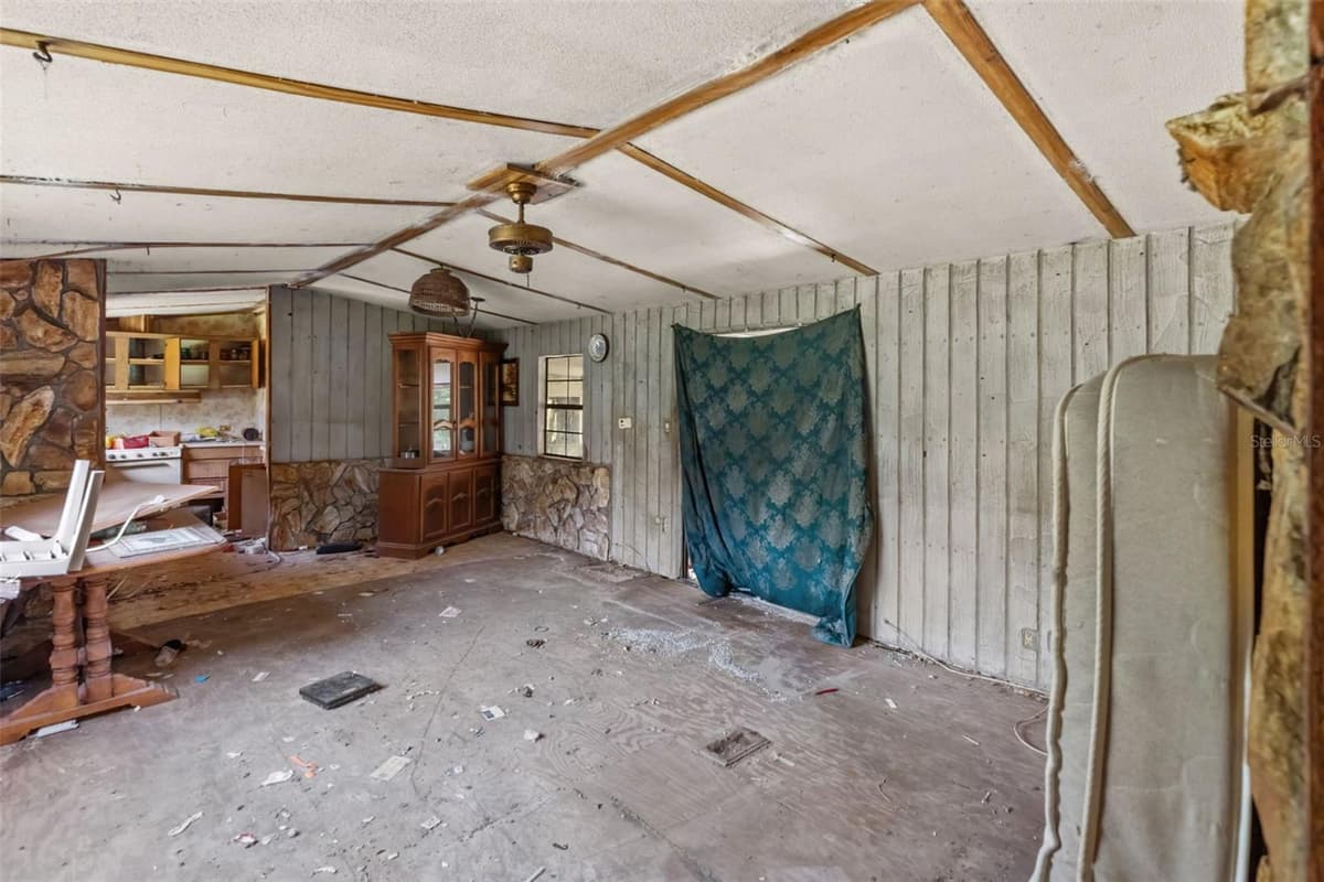 7056 VANCE STREET — photo 15 of 36
