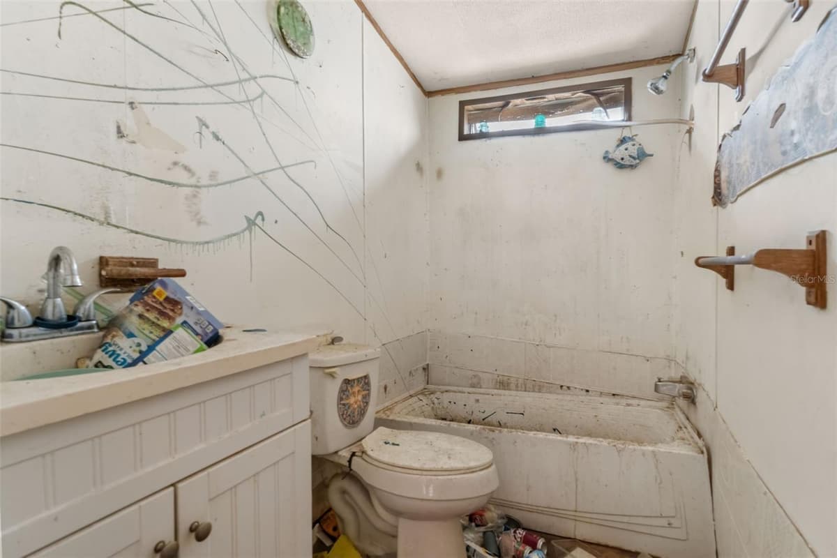 7056 VANCE STREET — photo 12 of 36
