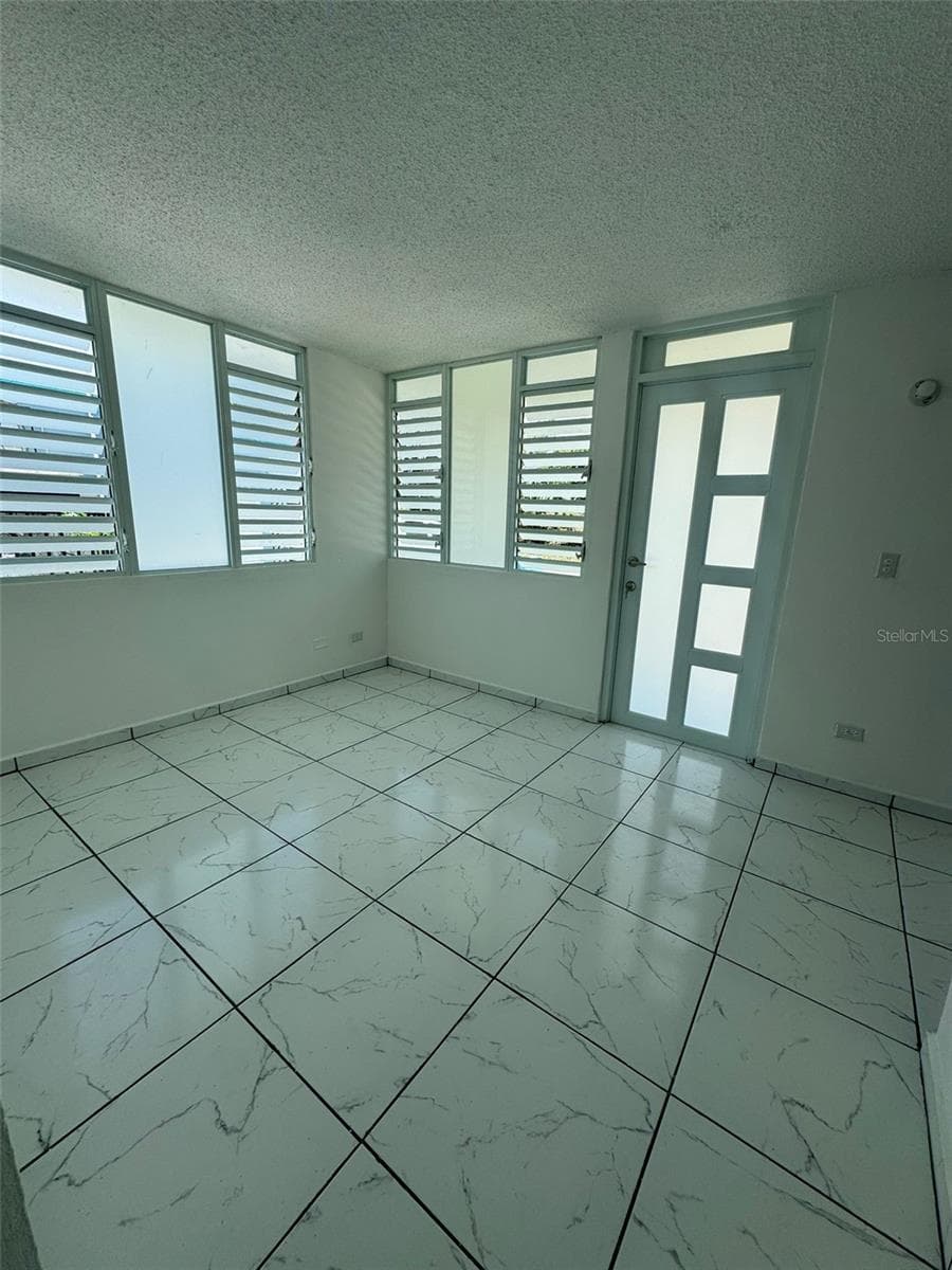 A-36 CALLE MARGINAL URB. BARALT — photo 3 of 11