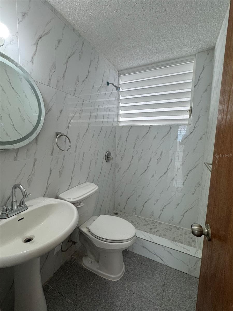 A-36 CALLE MARGINAL URB. BARALT — photo 7 of 11