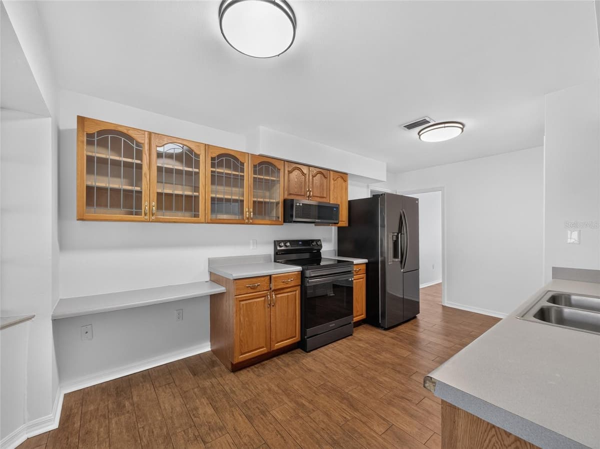 811 HARBOUR COURT — photo 7 of 29
