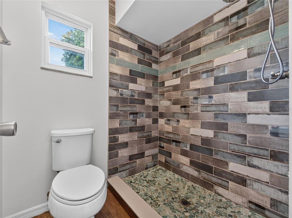 811 HARBOUR COURT — photo 15 of 29