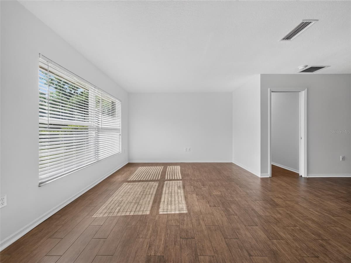 811 HARBOUR COURT — photo 9 of 29