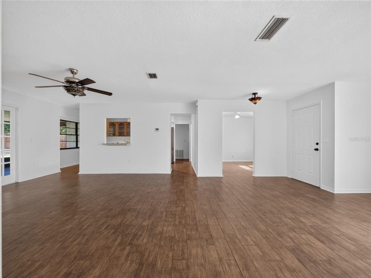 811 HARBOUR COURT — photo 4 of 29