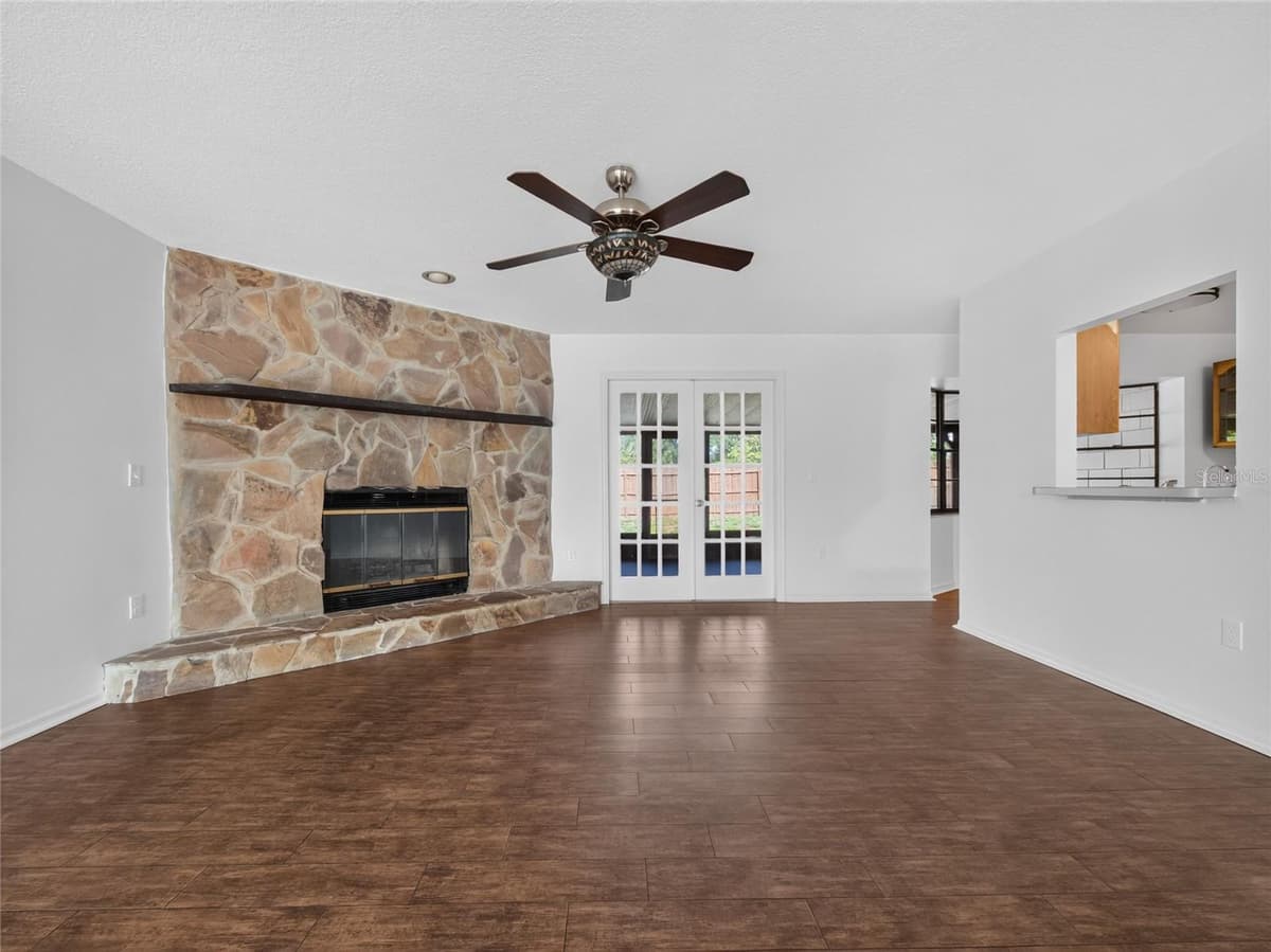 811 HARBOUR COURT — photo 3 of 29