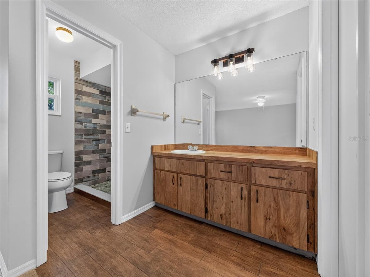 811 HARBOUR COURT — photo 14 of 29