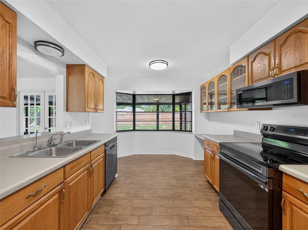 811 HARBOUR COURT — photo 6 of 29