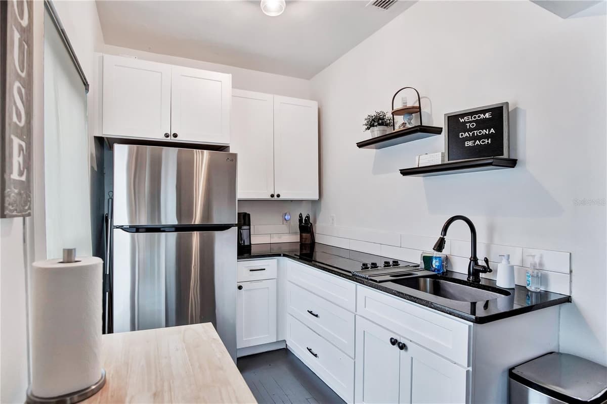 210 BELLEVUE AVENUE — photo 13 of 25