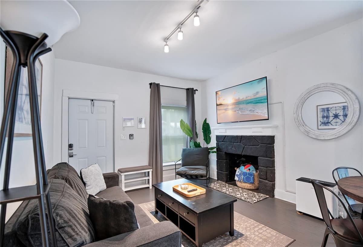 210 BELLEVUE AVENUE — photo 7 of 25