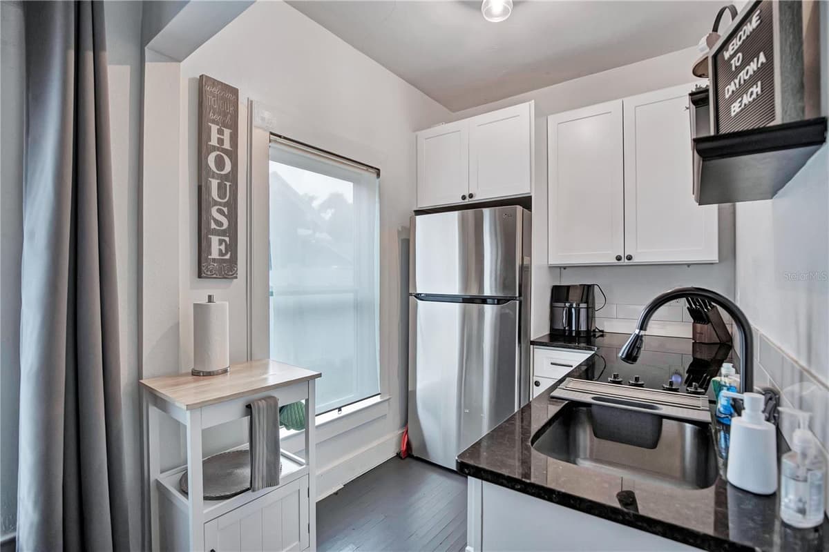 210 BELLEVUE AVENUE — photo 11 of 25