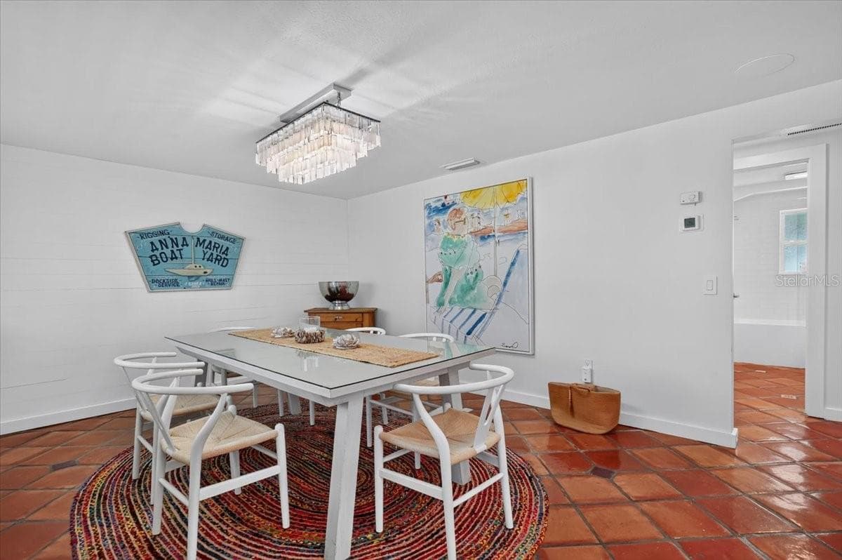 6203 HOLMES BOULEVARD — photo 13 of 66