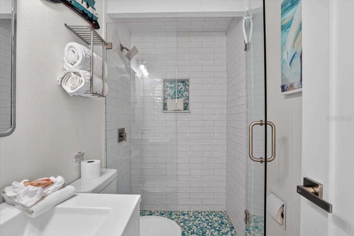 6203 HOLMES BOULEVARD — photo 58 of 66