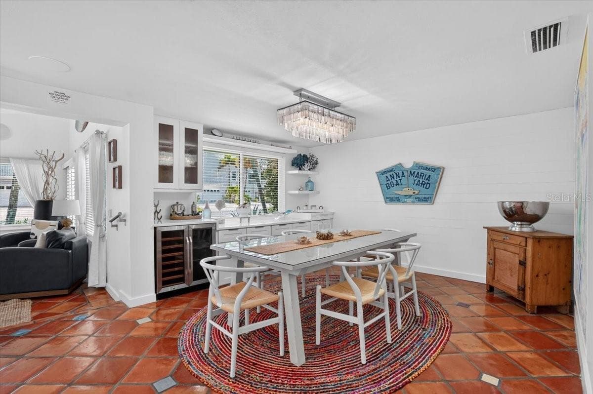 6203 HOLMES BOULEVARD — photo 15 of 66