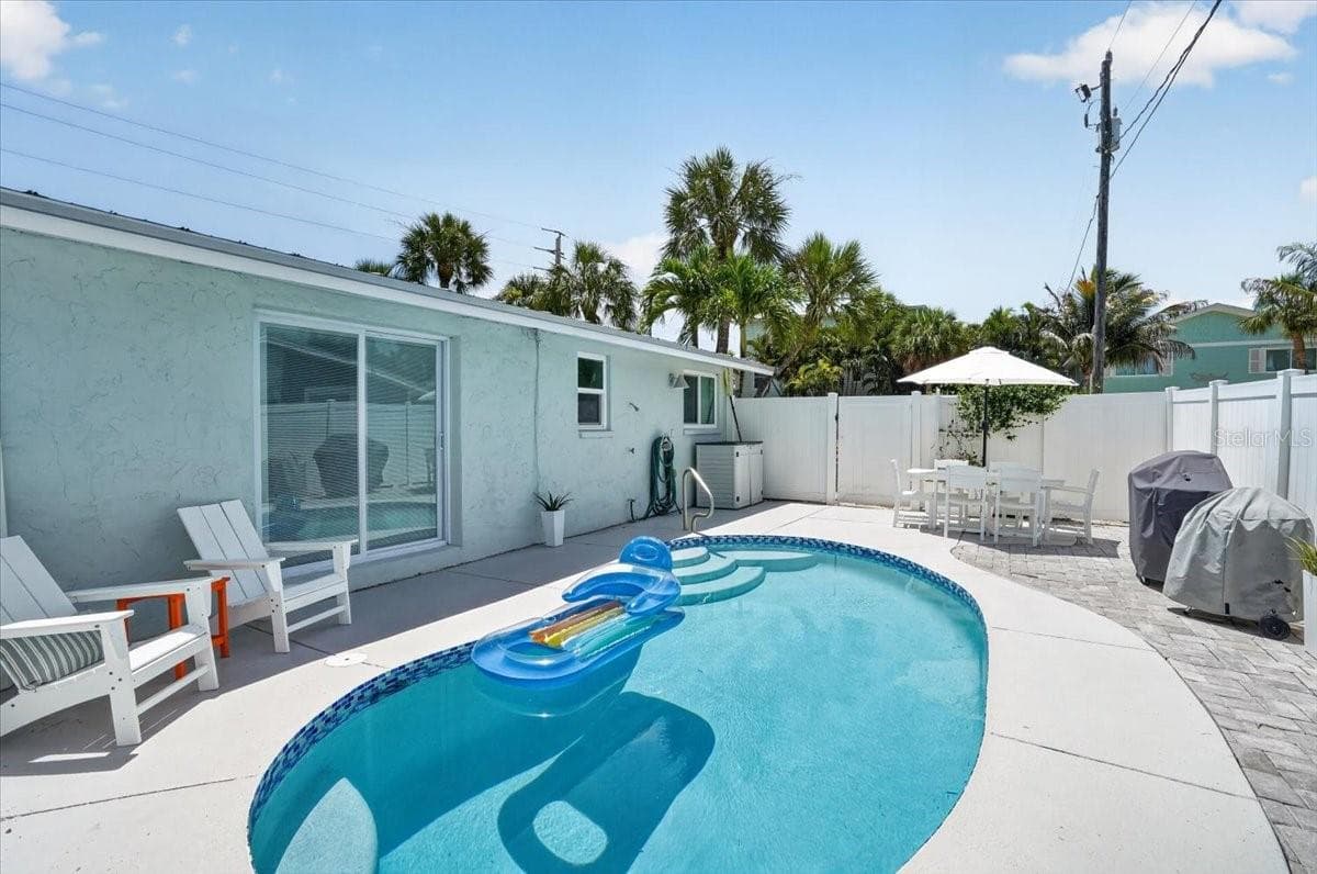 6203 HOLMES BOULEVARD — photo 8 of 66