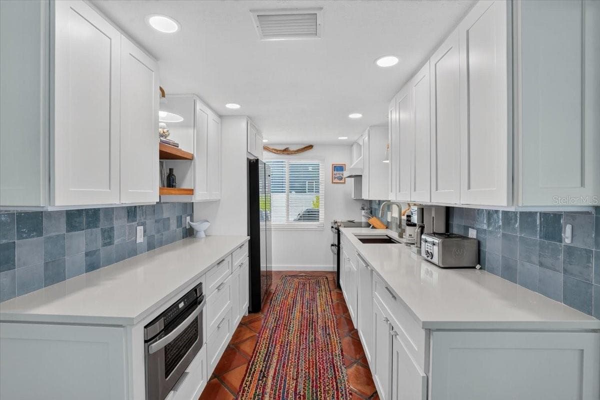 6203 HOLMES BOULEVARD — photo 17 of 66