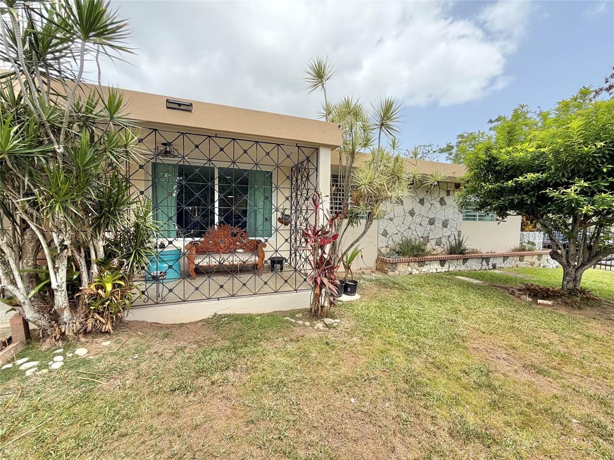 33 CALLE DIEGO SALCEDO — photo 2 of 60