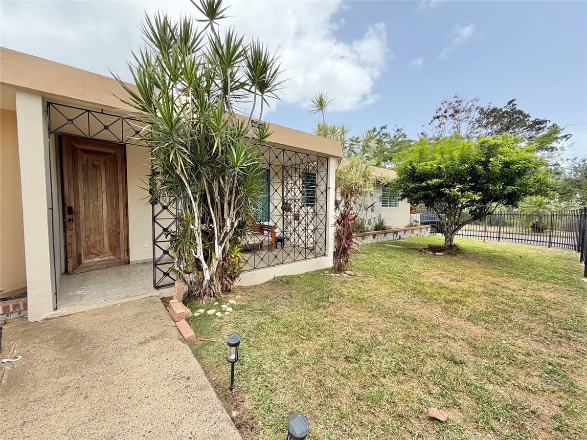 33 CALLE DIEGO SALCEDO — photo 3 of 60