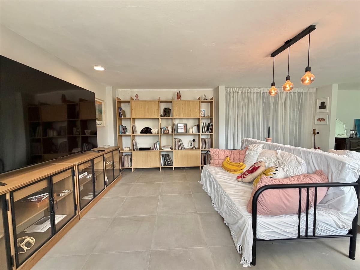 33 CALLE DIEGO SALCEDO — photo 21 of 60